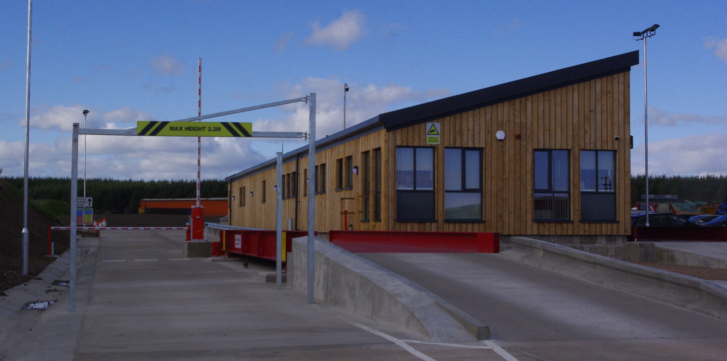 https://secure.averyweigh-tronix.com/en-gb/wp-content/uploads/sites/2/2021/11/The-J-Series-weighbridge-used-for-inbound-weight-readings-Project-Plant-1440x715.jpg