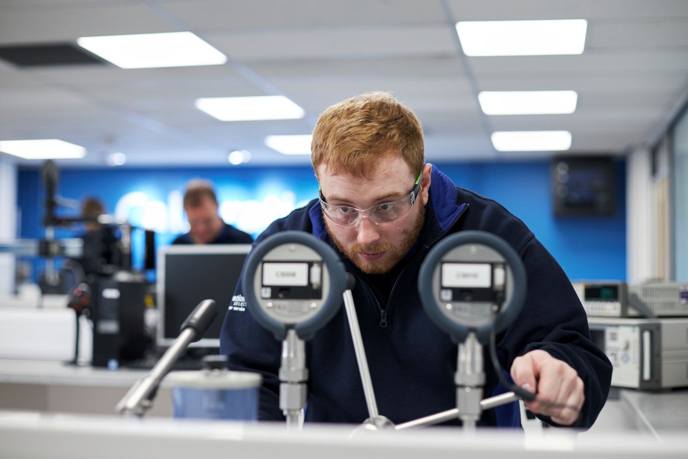 https://secure.averyweigh-tronix.com/en-gb/wp-content/uploads/sites/2/2022/03/Force-Calibration.jpg